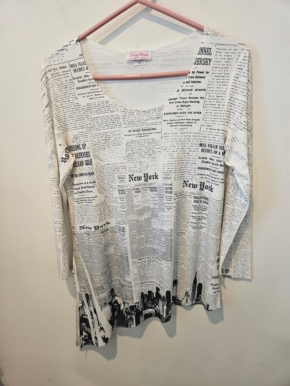 Pretty Womam New York Newspaper Print Tunic Top - Black & White Small - Picture 4 of 11